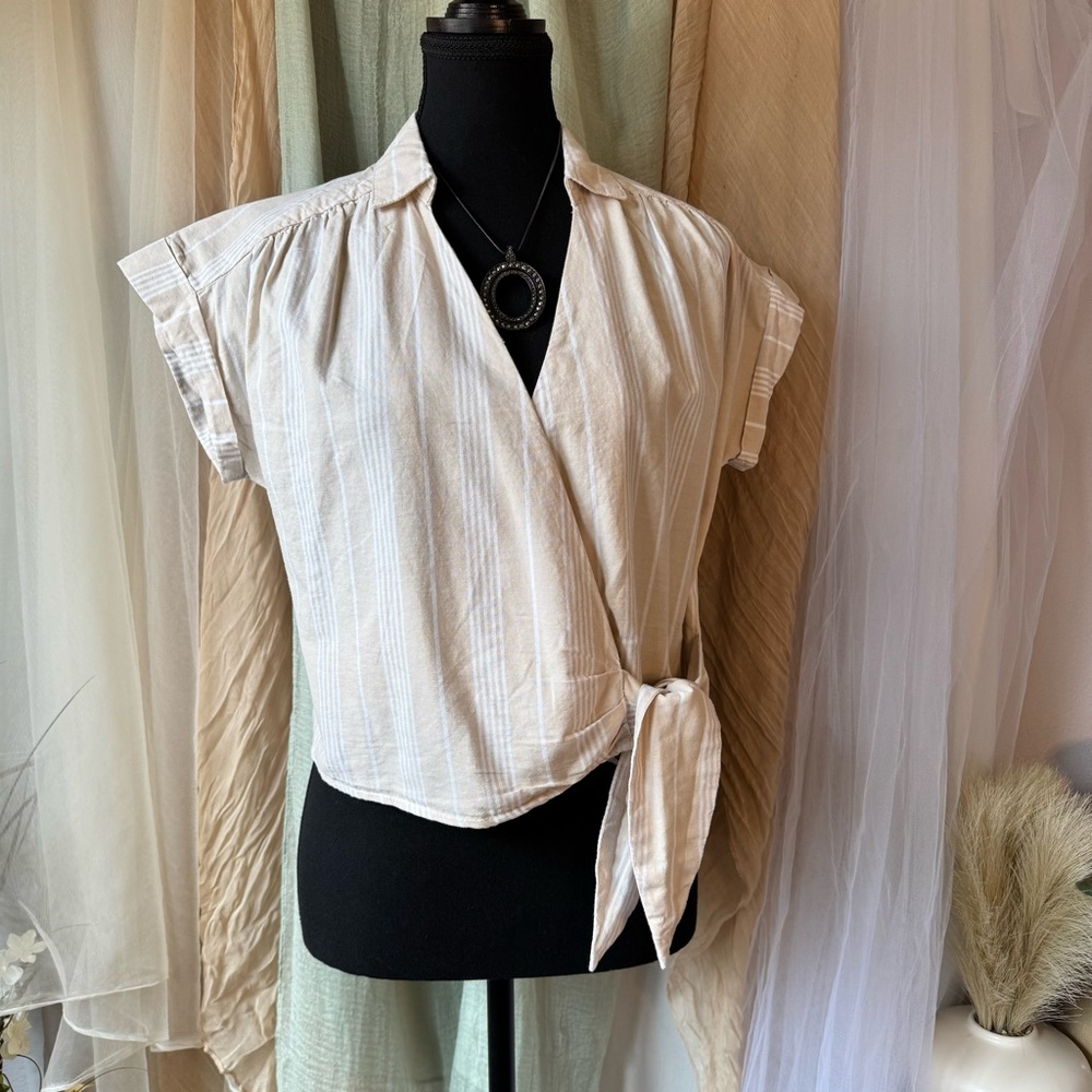 Cream & White Old Navy Wrap Top (size xs)